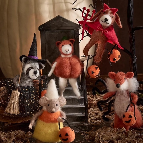 NWT Anthropologie Terrain Felt Devil Dog  Cat Halloween Critter - Picture 2 of 2